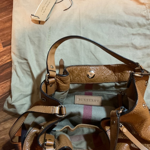 Burberry Crossbody Bag in textured leather - Picture 9 of 9